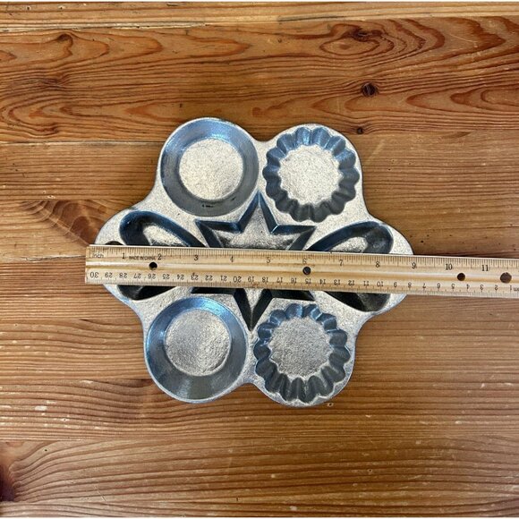 Vintage Reproduction Metal Holiday Muffin Tart Pan Heart Stars - Picture 3 of 3
